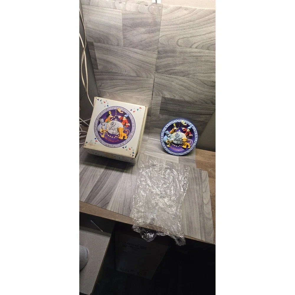 DISNEY'S ANIMATED CLASSICS 25 YEARS LIMITED EDITION 3D PLATE  EXCLUSIVE.
